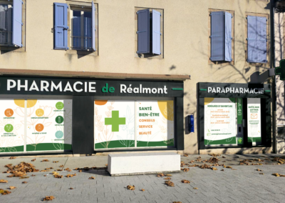 Pharmacie de Réalmont : Design de vitrophanie et signalétique
